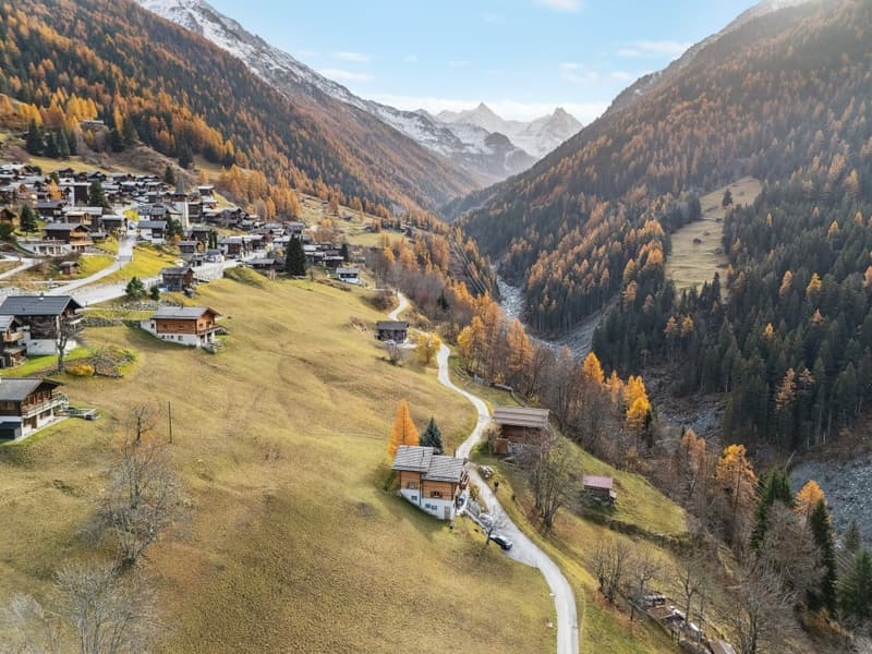 Rare property: chalet with no direct neighbors in Val d'Anniviers (4)