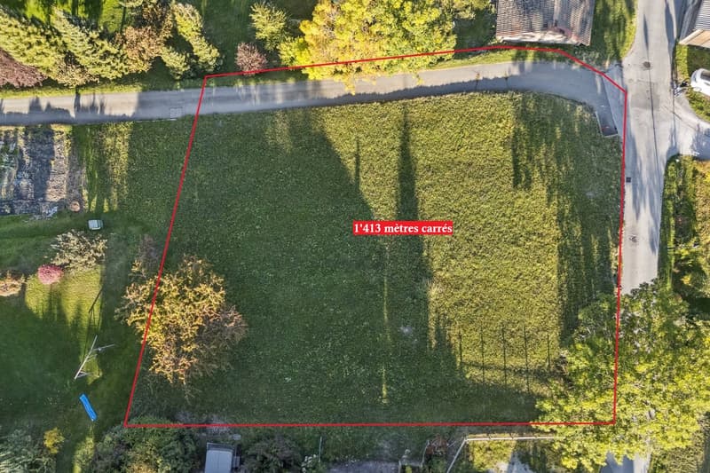 1'413 m2 to build in the heart of a residential area! (1)