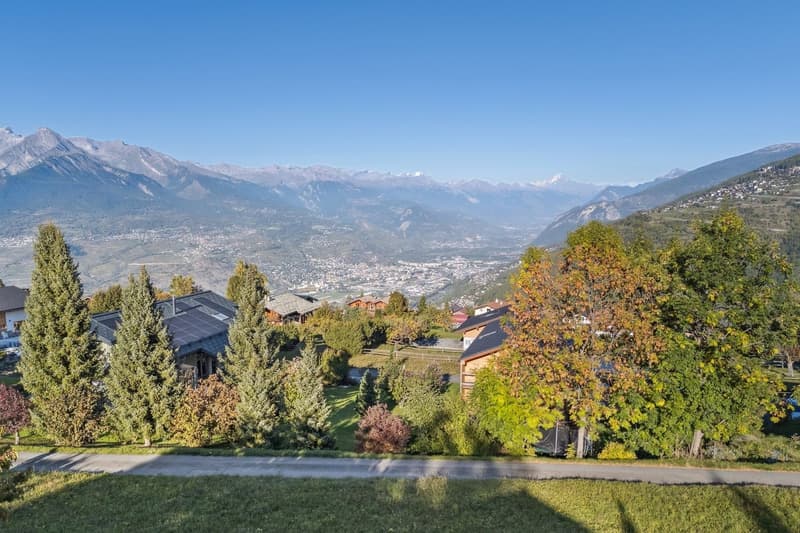 1'413 m2 to build in the heart of a residential area! (2)