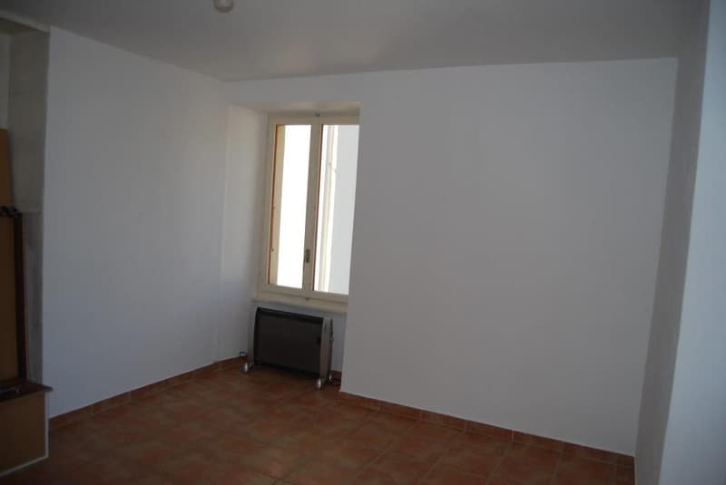 Charming 2.5-room apartment renovated near Sierre (5)