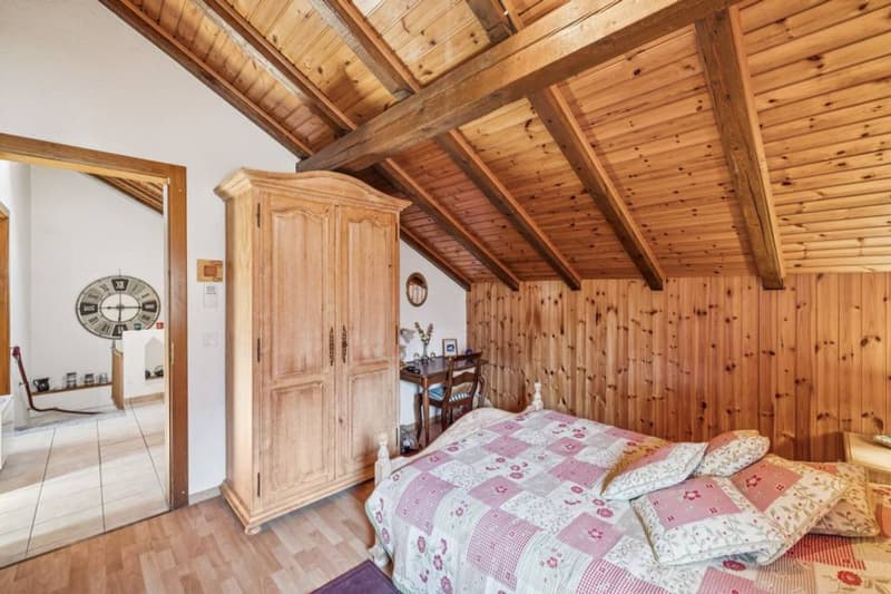 Elegant semi-detached house with vast land in the heart of Saillon (10)