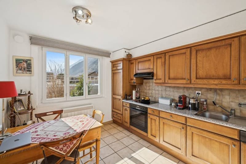 Elegant semi-detached house with vast land in the heart of Saillon (5)