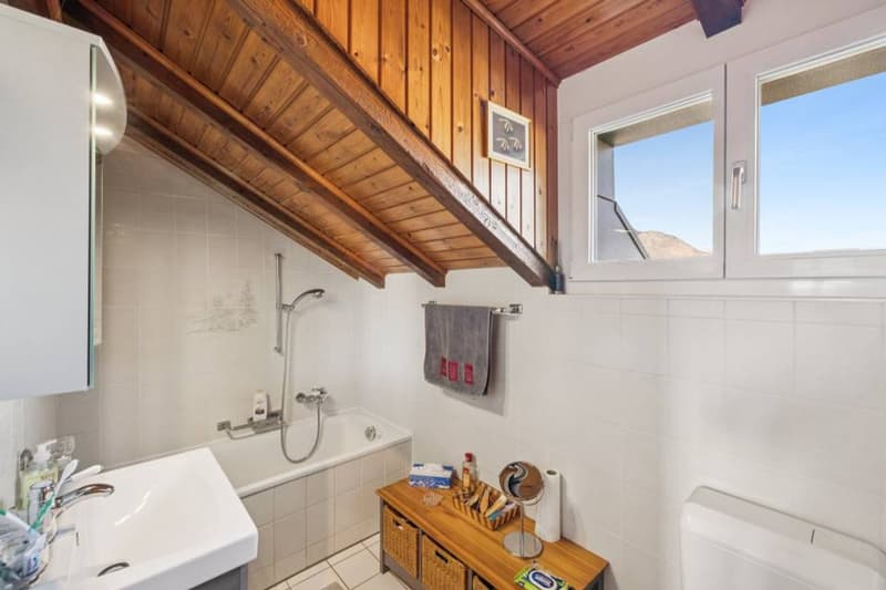 Elegant semi-detached house with vast land in the heart of Saillon (9)