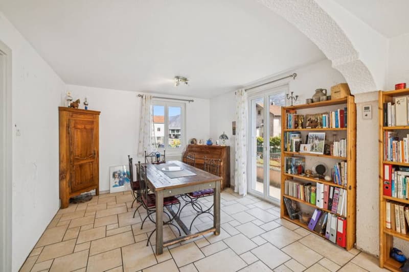 Elegant semi-detached house with vast land in the heart of Saillon (6)