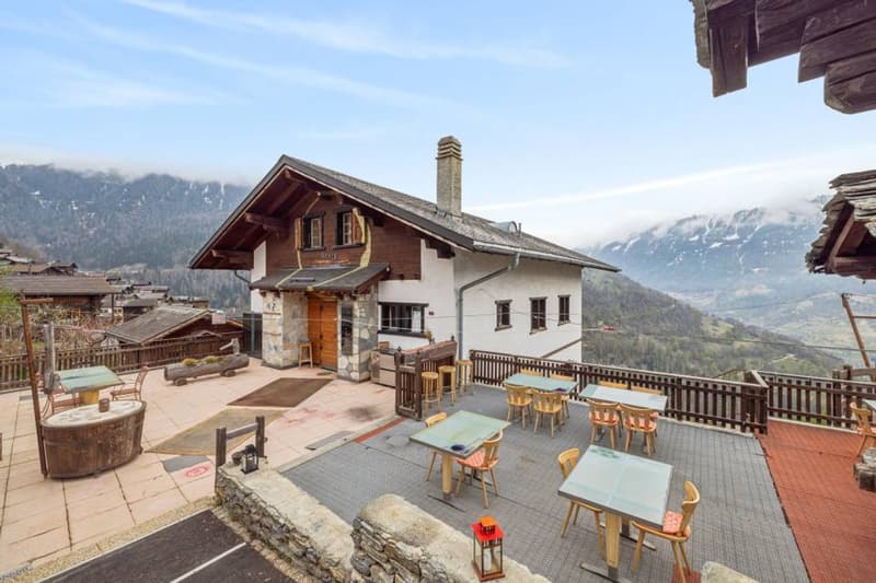 Apartment or project in the center of Mase with vast terrace (12)