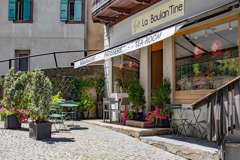 Nel cuore del villaggio, comprendente un'attività commerciale, laboratorio e appartamento (7)
