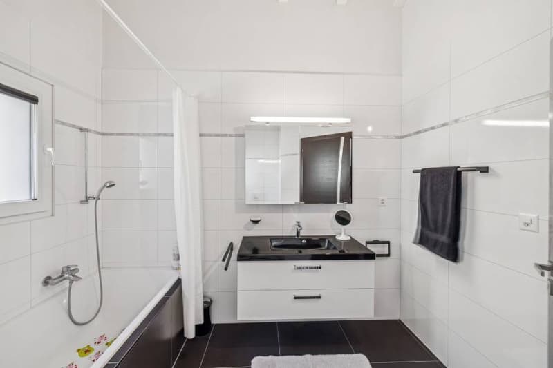 Modern and comfortable villa with jacuzzi (8)