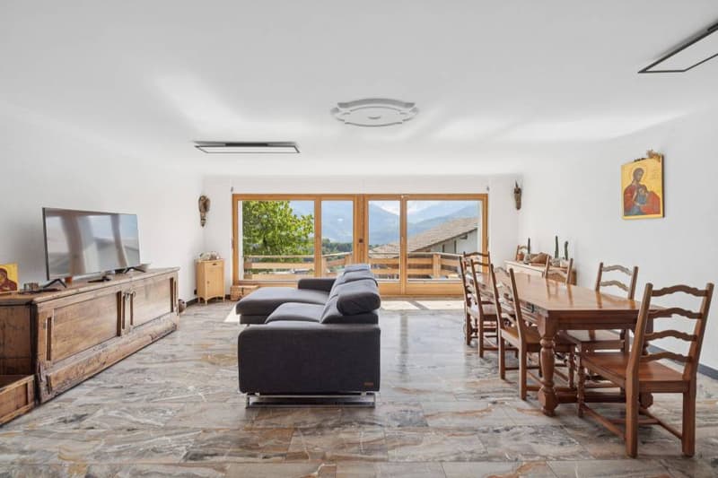 Charming villa with independent studio (3)
