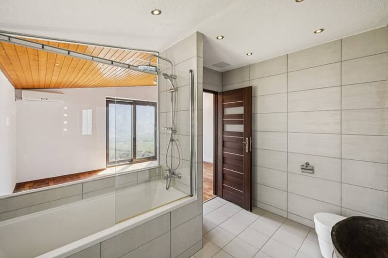 Exceptional villa with pool and spectacular panoramic view of the valley (11)