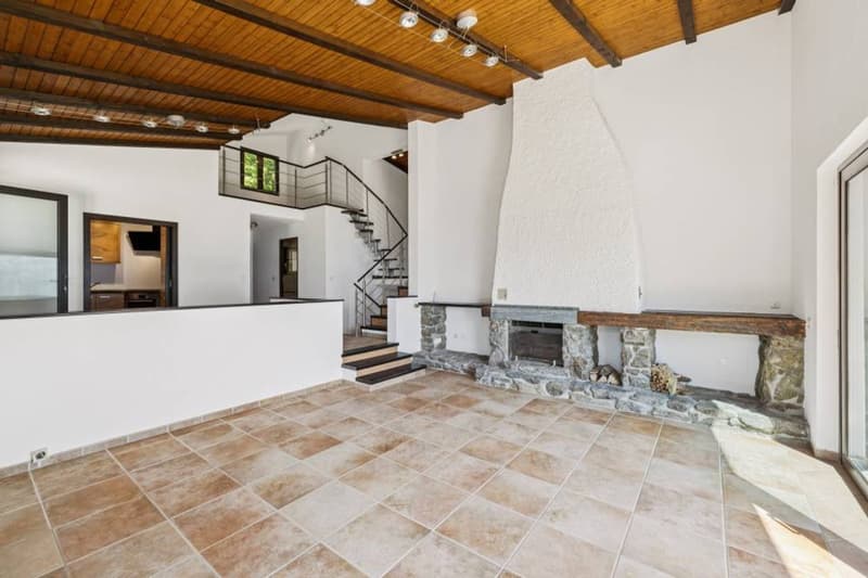 Exceptional villa with pool and spectacular panoramic view of the valley (3)