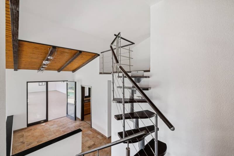 Exceptional villa with pool and spectacular panoramic view of the valley (12)