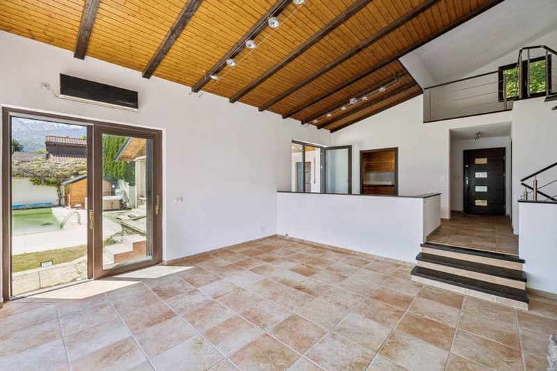 Exceptional villa with pool and spectacular panoramic view of the valley (5)