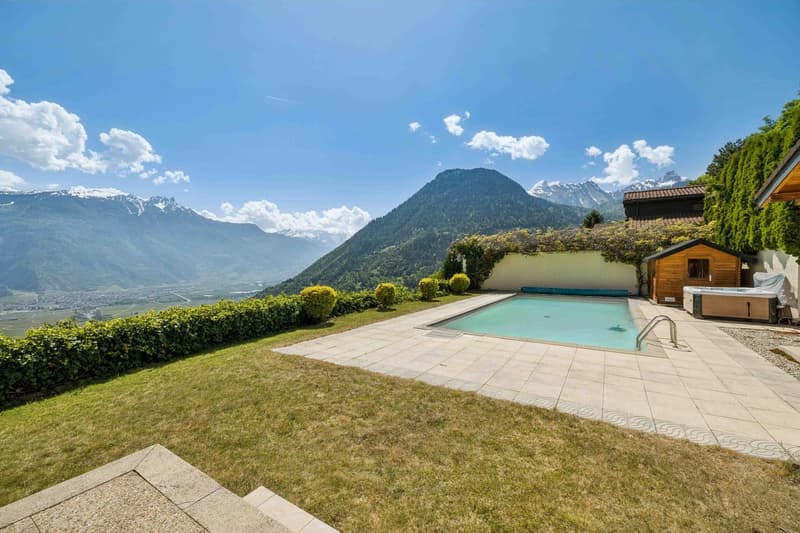 Exceptional villa with pool and spectacular panoramic view of the valley (6)