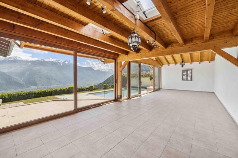 Exceptional villa with pool and spectacular panoramic view of the valley (13)