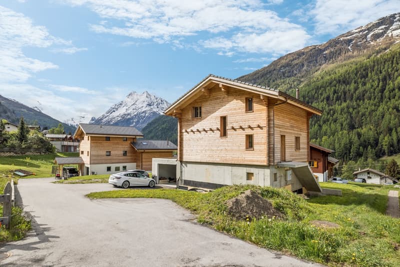Elegant chalet under construction with bespoke finishes in Evolène (1)