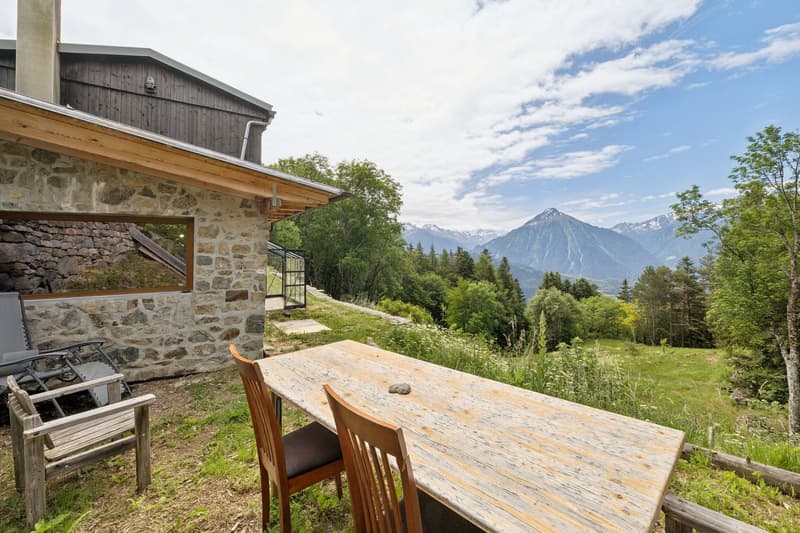 Individual chalet with 3.5 rooms in the Valaisan nature (13)