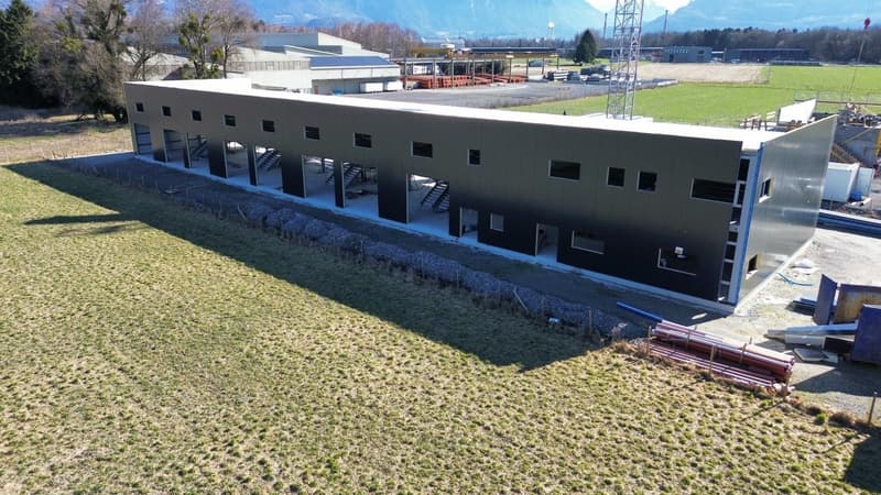 Industrial commercial hall with box, offices and warehouse (1)