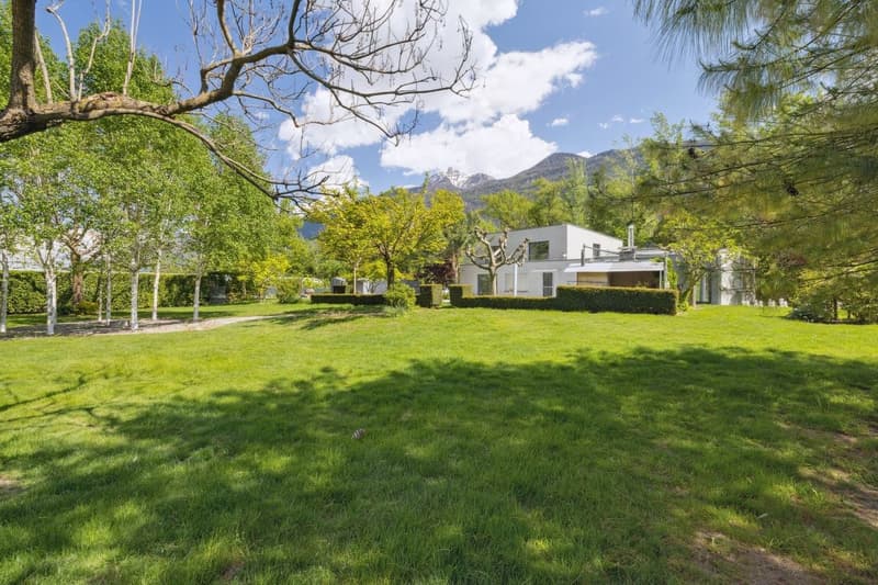 Villa exclusive avec piscine, volumes généreux et cadre idyllique (1)