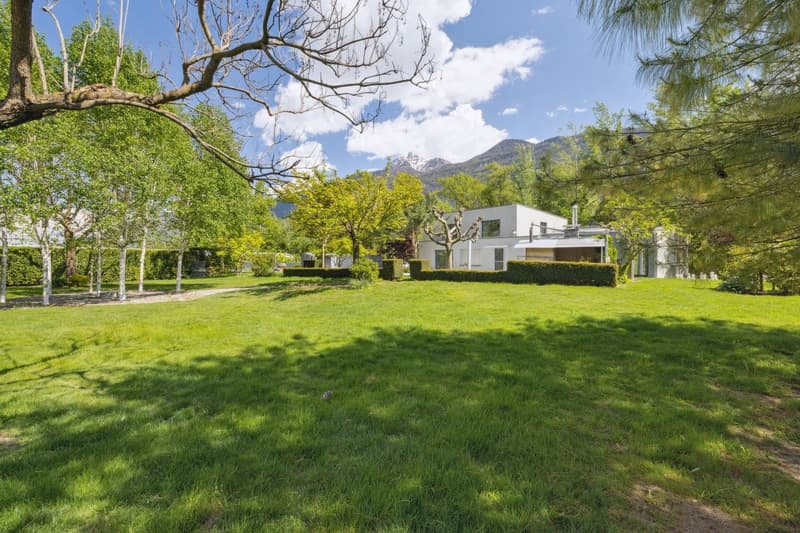 Exclusive villa with pool, spacious rooms and idyllic setting (3)