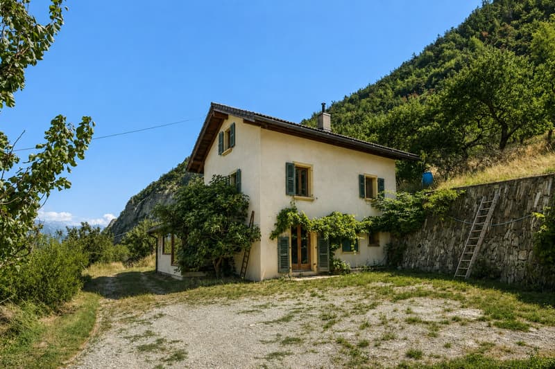 Maison de caractère dans un environnement naturel avec vue dégagée (1)