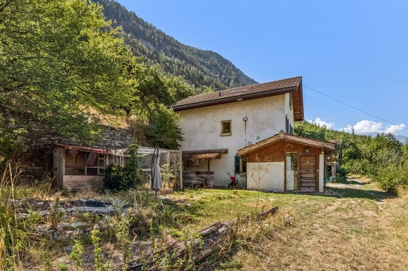 Maison de caractère dans un environnement naturel avec vue dégagée (2)
