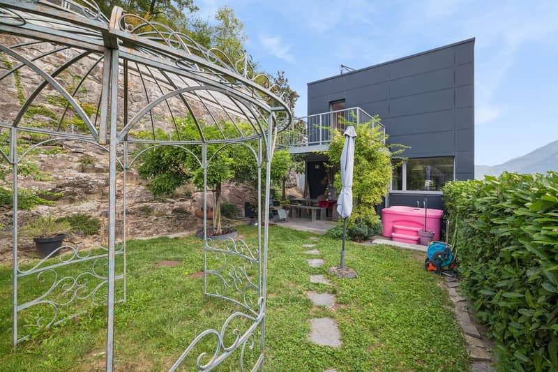 Belle villa individuelle avec un joli jardin (1)