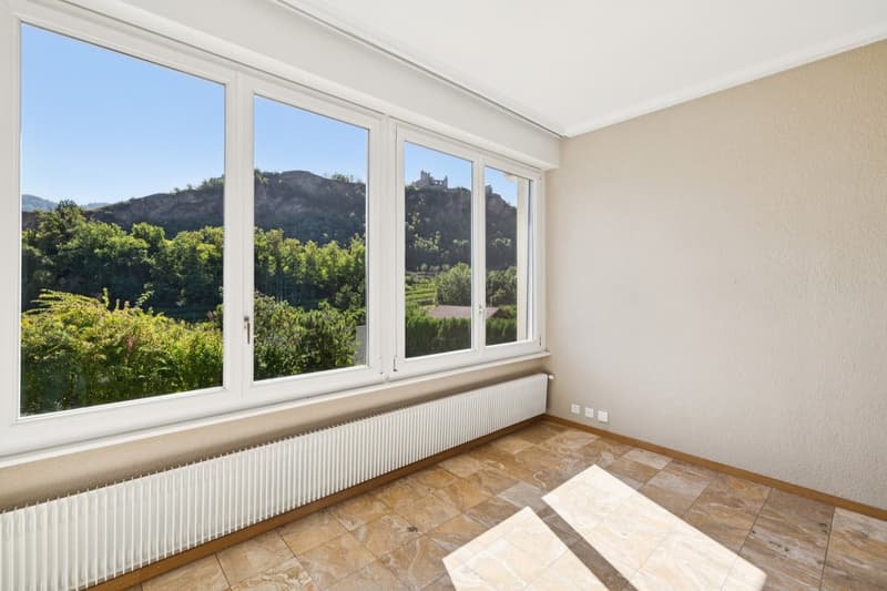 Magnifique propriété avec vue sur le Château de Tourbillon (5)