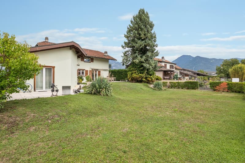 Maison familiale au coeur d'un généreux écrin de verdure (2)