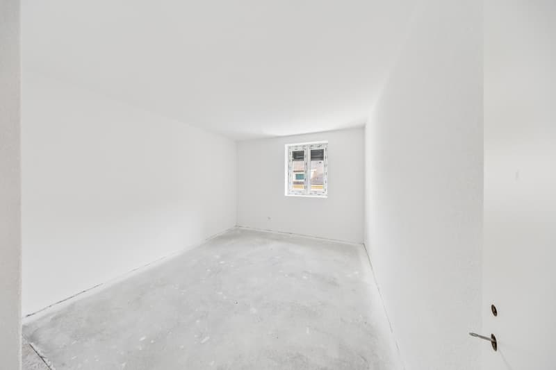 Une pièce polyvalente pouvant accueillir une chambre, un bureau ou une chambre d'amis selon vos besoins.