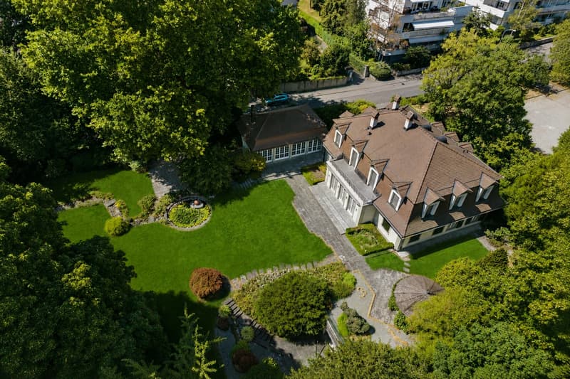 Une vue aérienne mettant en valeur cette propriété d'exception au coeur de l'un des quartiers les plus prestigieux de Berne.
