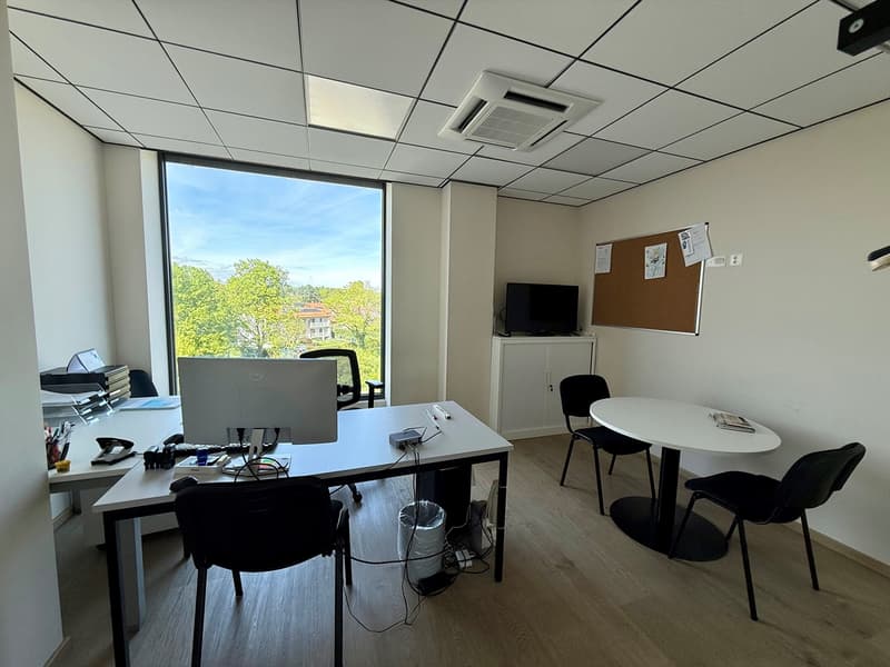 1226 THONEX - Offices of 305 m2 on the 3rd floor of a modern building (4)