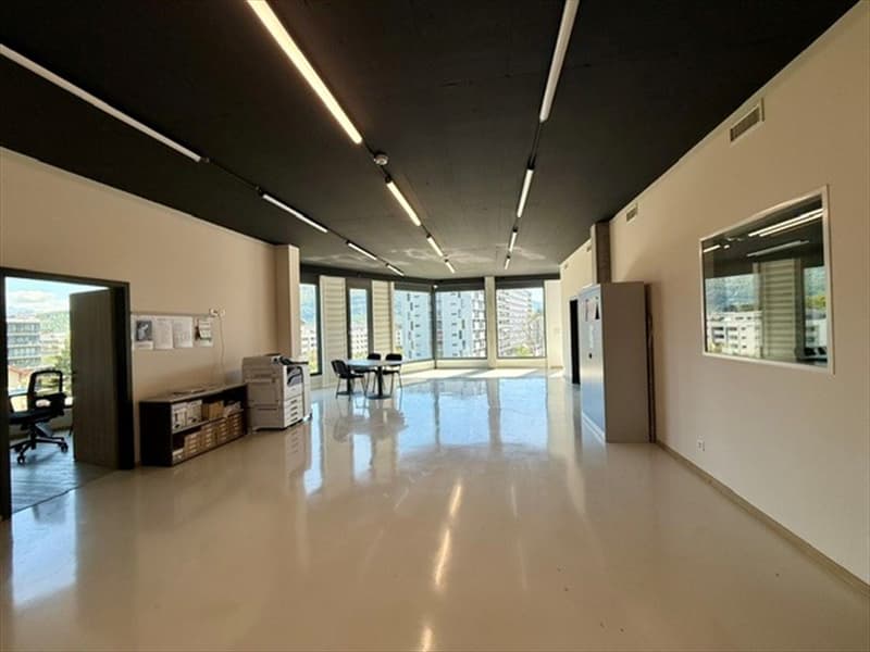 1226 THONEX - Offices of 305 m2 on the 3rd floor of a modern building (2)
