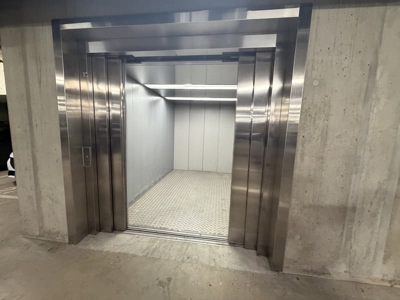 1226 THONEX - Offices of 305 m2 on the 3rd floor of a modern building (9)