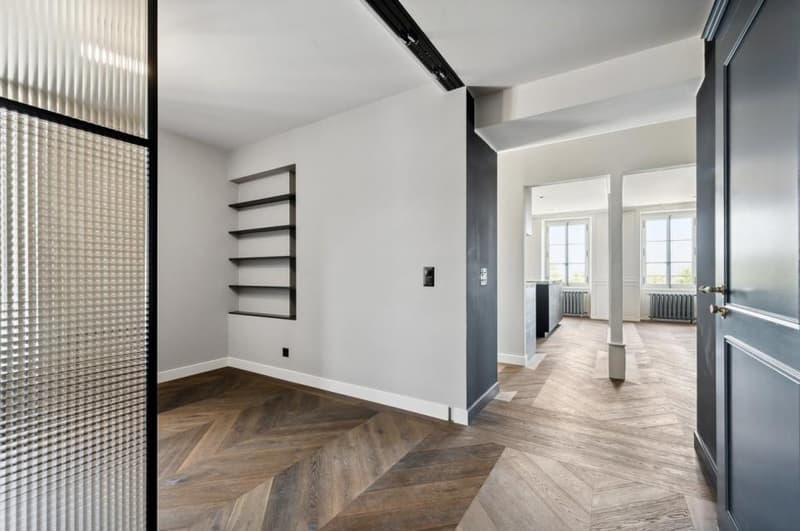 Character apartment in the heart of Rolle (5)