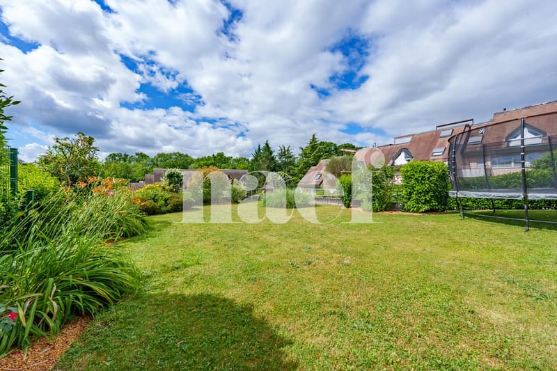 Exklusiv: Großes Duplex mit 4.5 Zimmern und Garten (2)