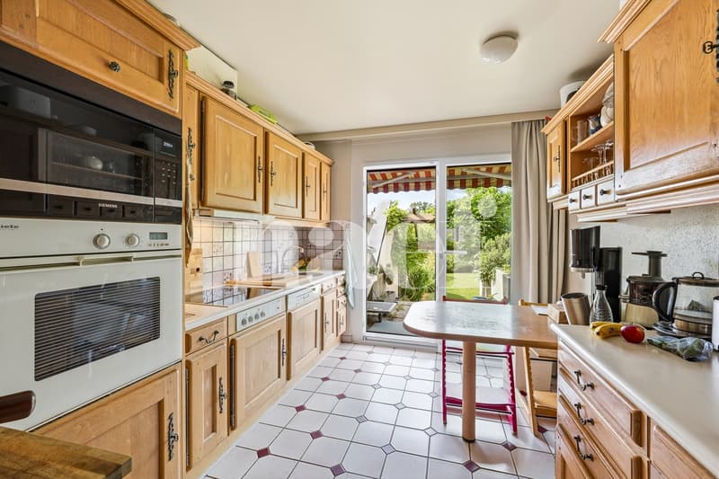 Exklusiv: Großes Duplex mit 4.5 Zimmern und Garten (4)