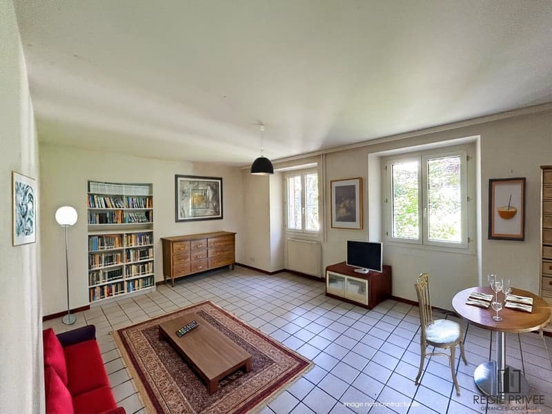 Studio loué - photo IA non contractuelle -