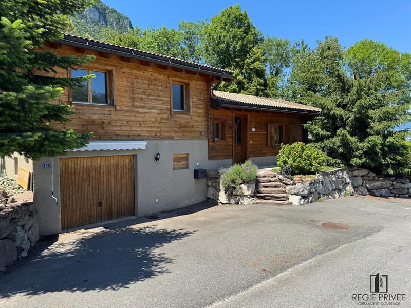 Casa indipendente con grande giardino e garage (1)