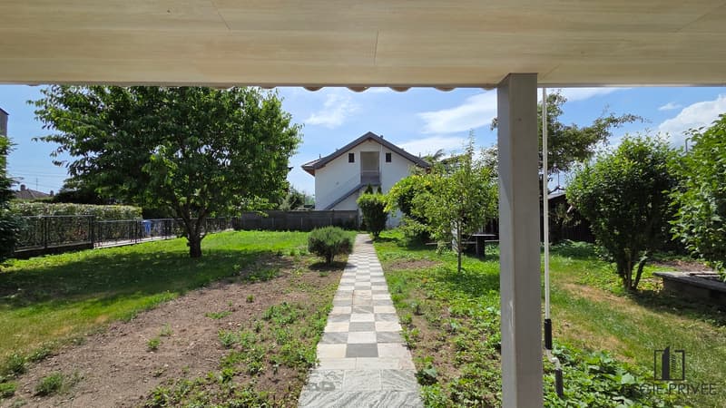 Appartamento con seminterrato privato e immenso giardino (9)