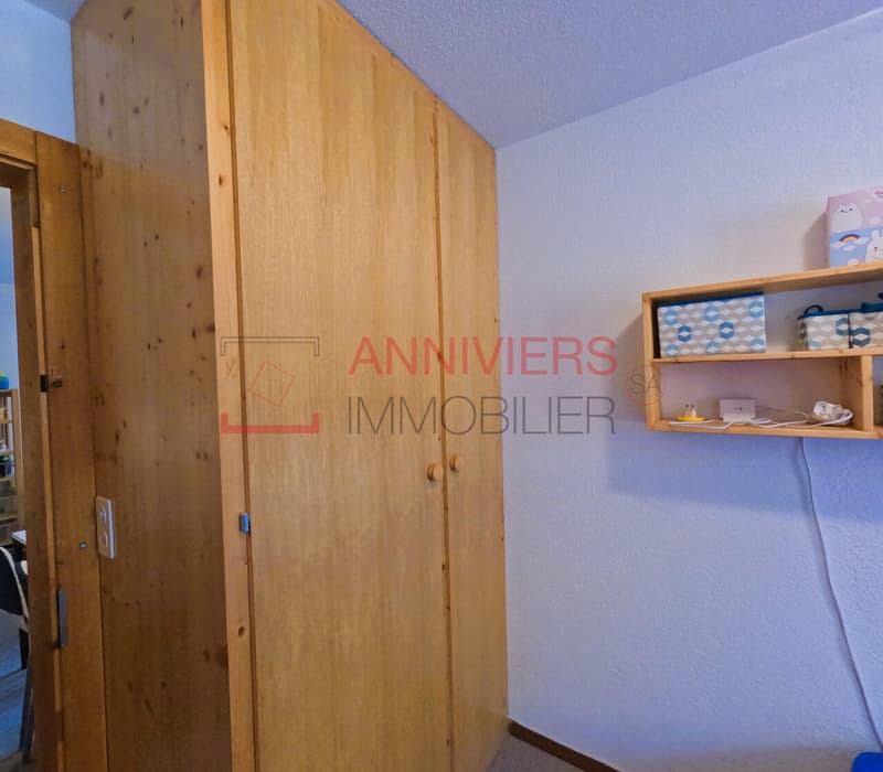 Armoires dans la chambre à coucher (2)