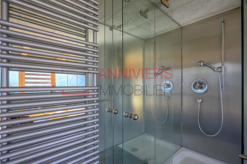 Salle d'eau avec douche