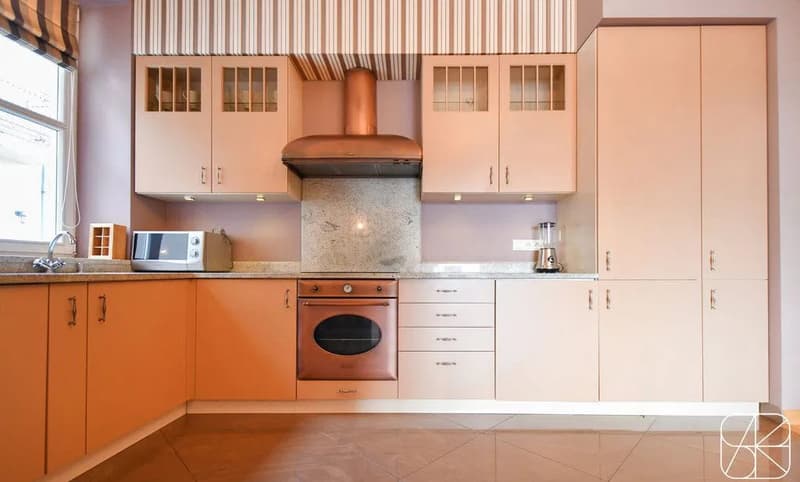 Charming 2.5-room apartment with balcony (2)