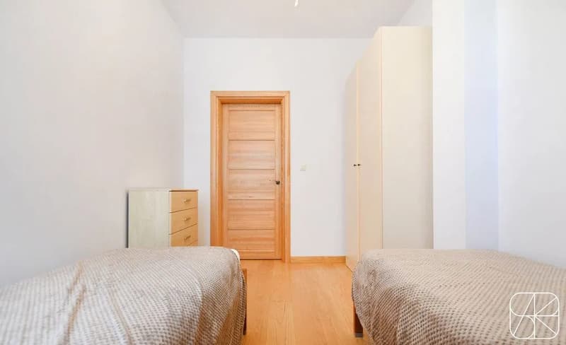 Charmante 2.5-Zimmer-Wohnung mit Balkon (6)