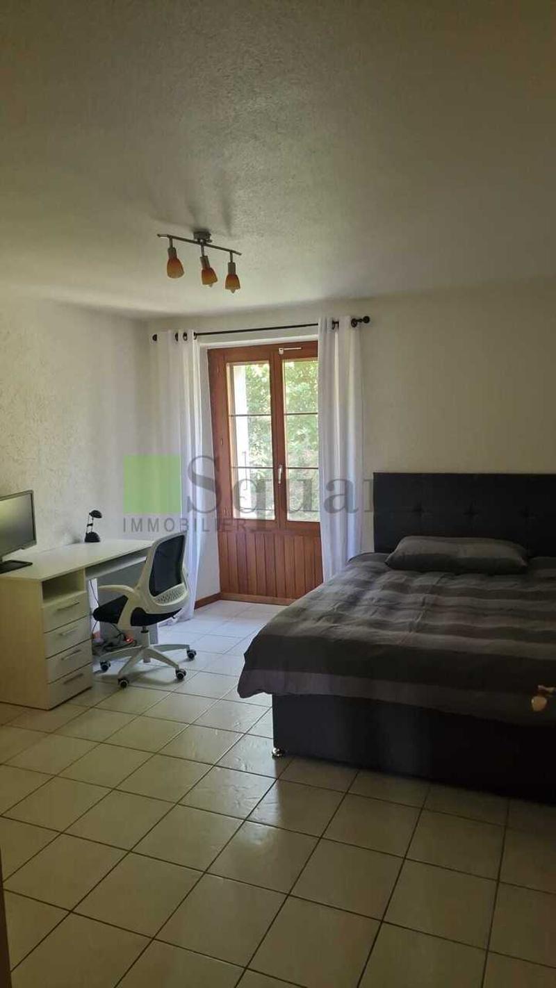 Chambre meublée (2)