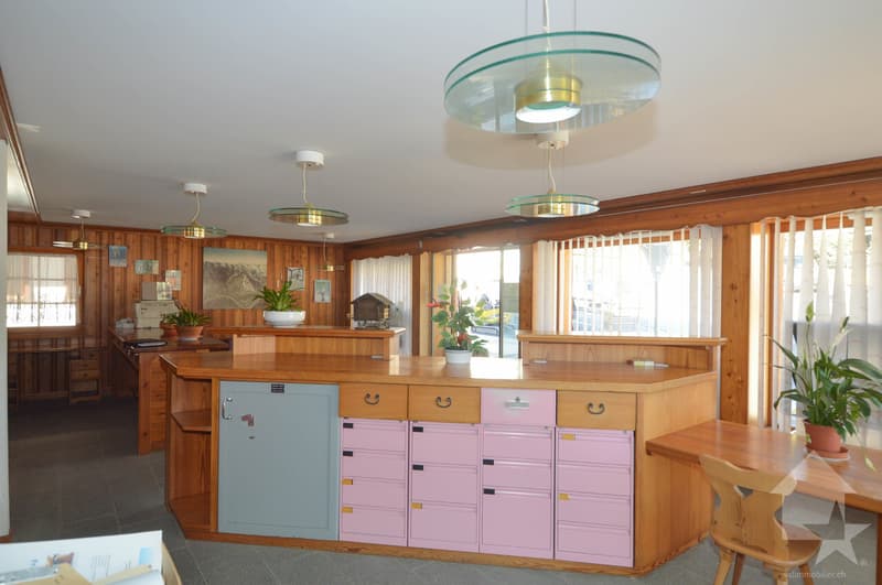 Local commercial, emplacement top (5)