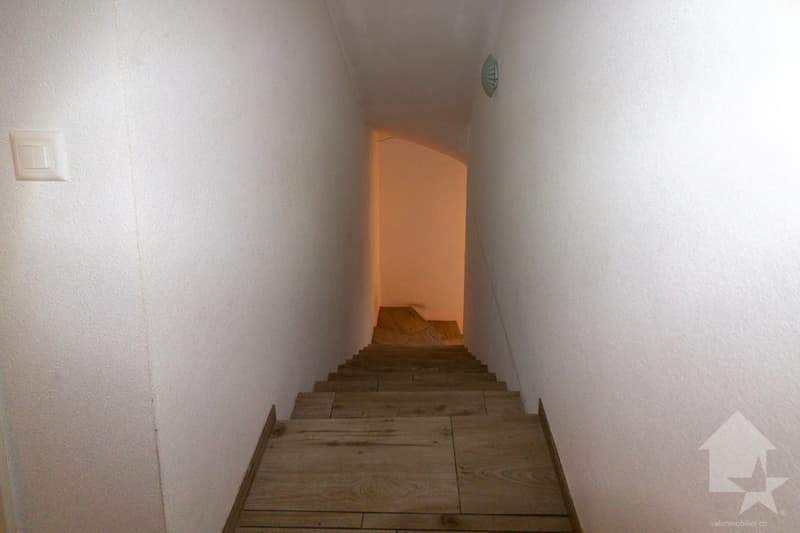 Rental building with 2 duplex apartments (9)