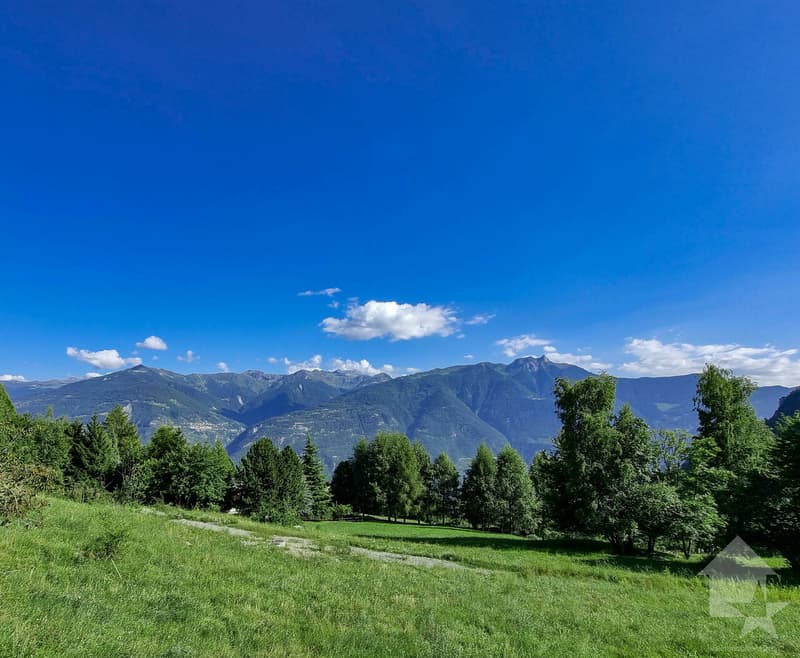 Chalet with 5.5 rooms on the plan, quiet, sunny, beautiful view (1)