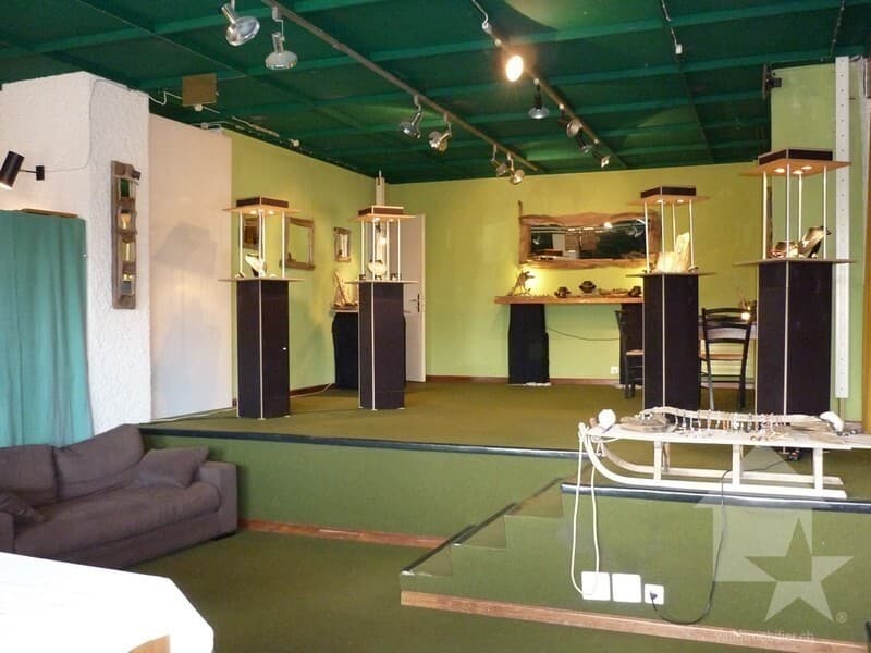 Commercial space in the village square (3)