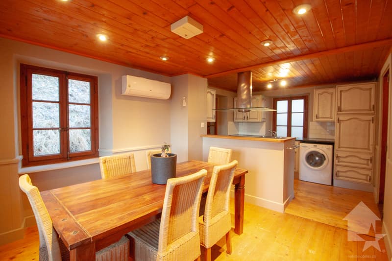 Valaisan chalet with 4.5 rooms, just a stone's throw from the Piste de l'Ours (13)