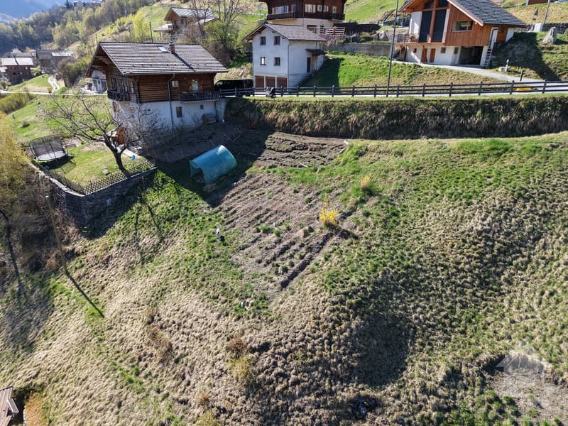For sale well-located land in Euseigne (2)